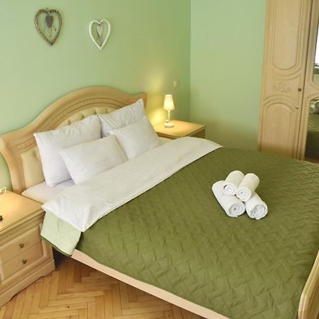 Renewed Central Apartment Lviv Bagian luar foto