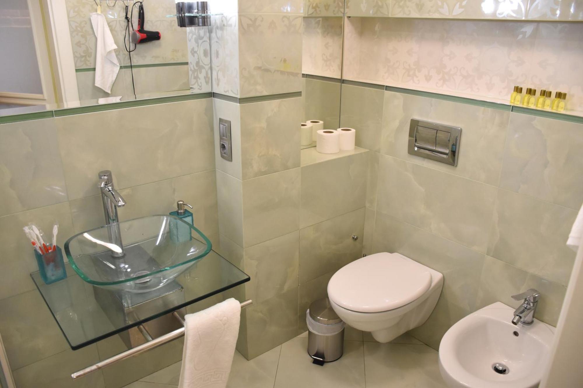 Renewed Central Apartment Lviv Bagian luar foto
