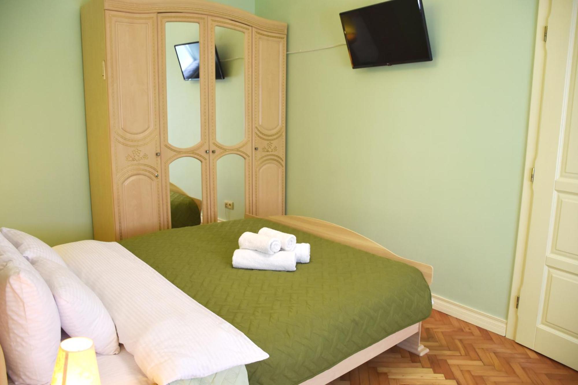 Renewed Central Apartment Lviv Bagian luar foto