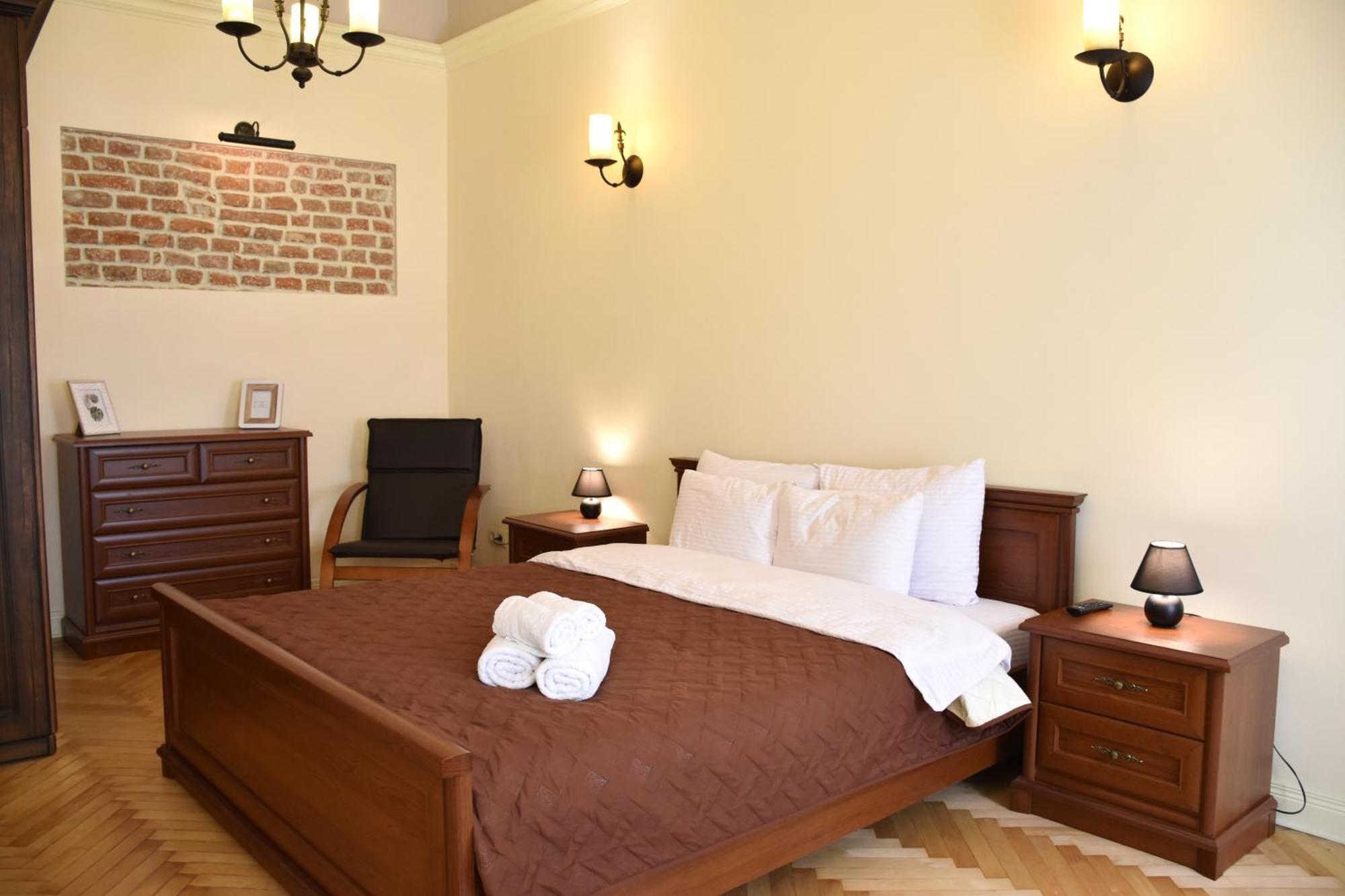 Renewed Central Apartment Lviv Bagian luar foto
